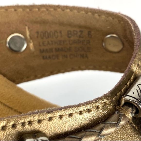 Minnetonka Brown and Tan Sandals - Picture 9 of 16